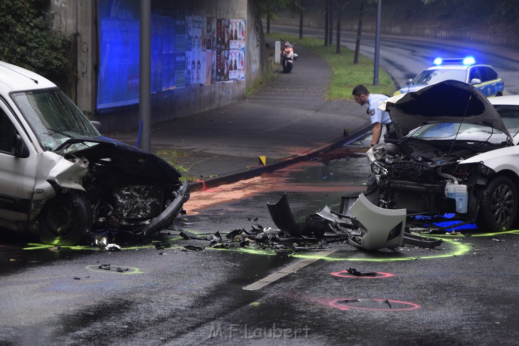 VU Frontal Koeln Hoehenhaus Berlinerstr vor Leuchterstr P21.JPG - Miklos Laubert